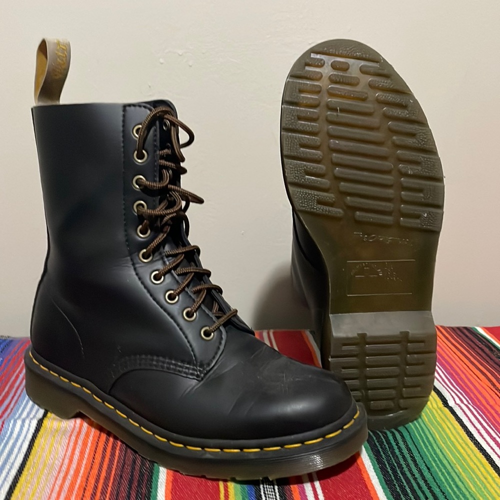DR Marten Faux Leather 10 eyelet 1490 boot